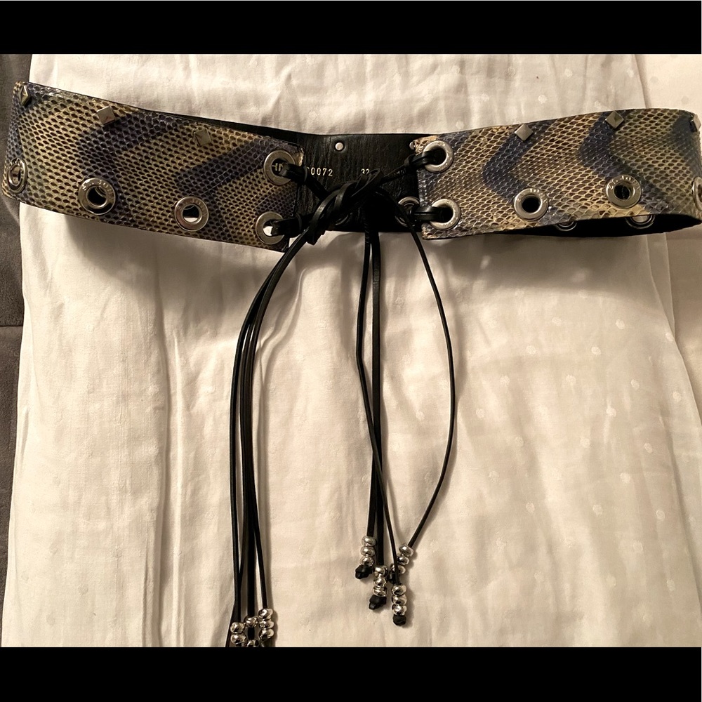 St John belt size 32”